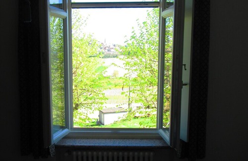 Govone Apartment | Boutique Apartment w Balcony in Roero wine area of Piedmont, near Asti and Alba.