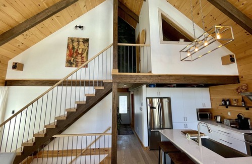Val Morin Ski Chalet | Boutique chalet—woodland retreat, fireplace, chef kitchen, soaking tub—near PTDN