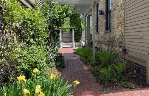 Delafield Apartment | Boutique Charm in Delafield Inviting Queen Suite Steps from It All