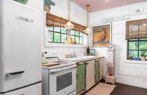Dade City Cottage | Boutique Cottage Clean & Centrally Located!