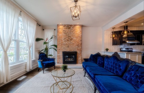 Downtown Niagara Falls House | Boutique Home By The Falls