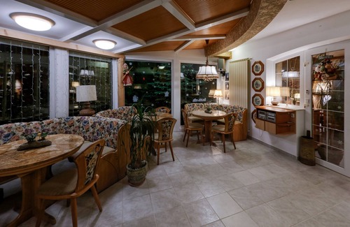 Busteni Villa | Boutique Hotel Club Austria