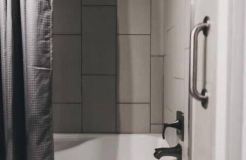 Grand Rapids House | Boutique Hotel Single Units