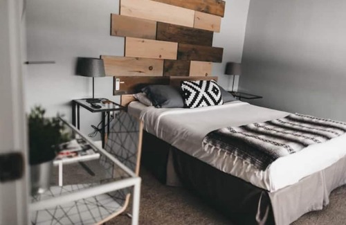 Grand Rapids House | Boutique Hotel Single Units