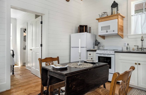 Driftwood Cabin | Boutique Lodging Cabin Home & Event Resort - Cedar Break at Howard Ranch