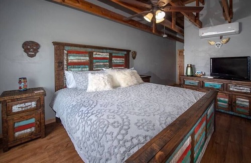 Alpine House | Boutique loft @ Alpine City Place | Hotel and Bar