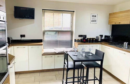 Lincoln House | Boutique Uphill House 7min Walk to Cathedral Square