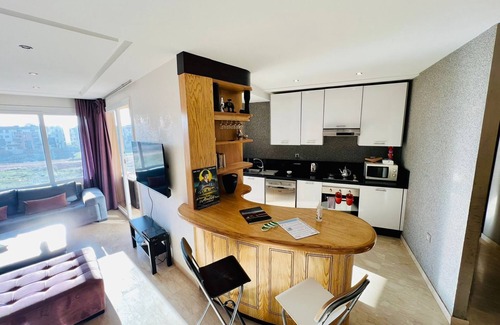 Cherrat Apartment | Bouznika Escape: Vue Océan, Bassin Privé, Plage, Surf, Piscine, Randonnée & Vélo