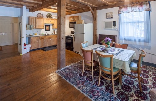Naples Cottage | Bove Cottage 2-limit 6 2 Bedroom Cottage by RedAwning