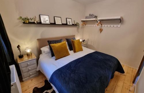 Margam House | Bow Cottage
