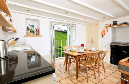 Salcombe Cottage | BOW COTTAGE, pet friendly, with open fire in East Portlemouth