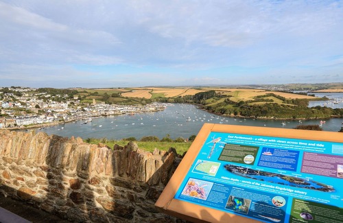Salcombe Cottage | BOW COTTAGE, pet friendly, with open fire in East Portlemouth