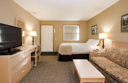 Cochrane Hotel | Bow River Inn