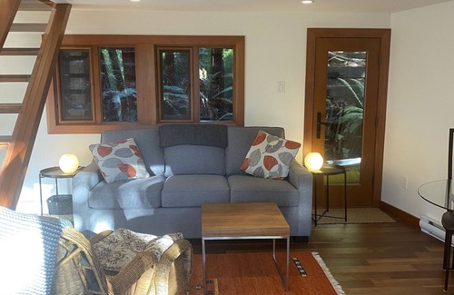 Bowen Island House | Bowen bay getaway studio loft Lisence #00000865