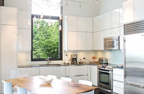 Bowen Island House | Bowen Island Boutique Beach House with Private Beach & Mooring