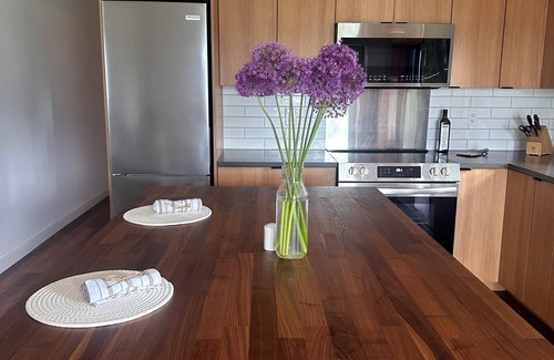 Bowen Island House | Bowen Island Getaway by the Sea- Dog friendly- Ocean Views