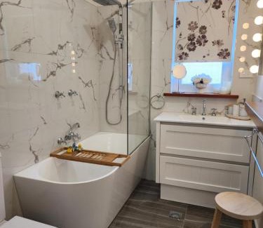 South Hobart Villa | Bowen Toft House- South Hobart, home from home