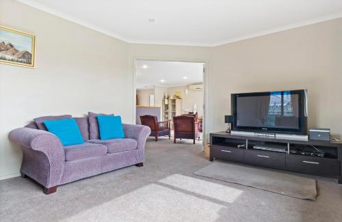 Bowentown House | Bowentown Bach - Waihi Beach Holiday Home
