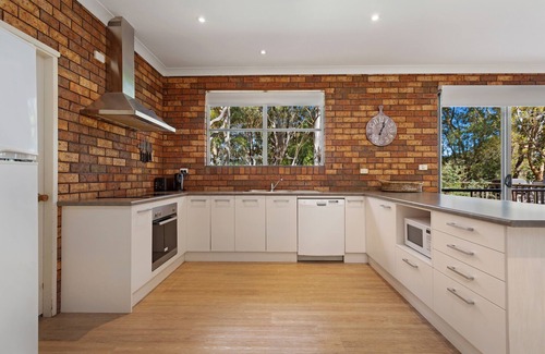Smiths Lake House | Bowerbird House~Table Tennis~Huge Lawn~Pet friendly~2 Wood Fireplaces~NBN