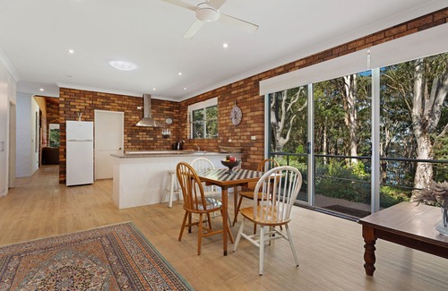 Smiths Lake House | Bowerbird House~Table Tennis~Huge Lawn~Pet friendly~2 Wood Fireplaces~NBN
