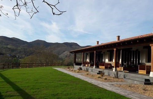 Soto de Cangas Cottage | Bowling 2 people