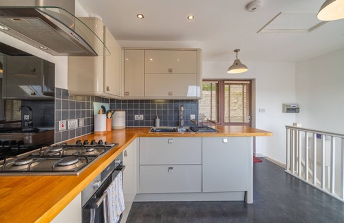Kendal House | Bowling Fell Cottage - Kendal Townhouse with Views