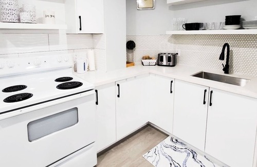 Bowmanville Apartment | Bowmanville Getaway