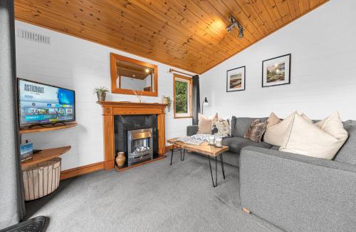 Troutbeck Bridge Ski Chalet | Bowness 45 - 2 bedroom Lake Windermere Lodge