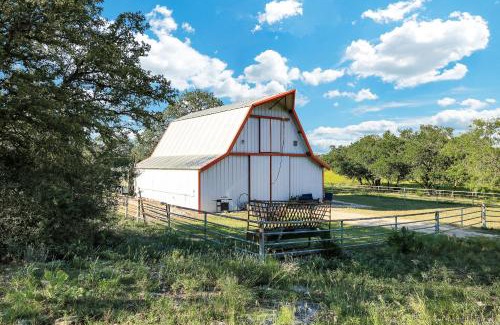Fair Oaks Ranch House | Box 3- A Birdy Vacation Rental