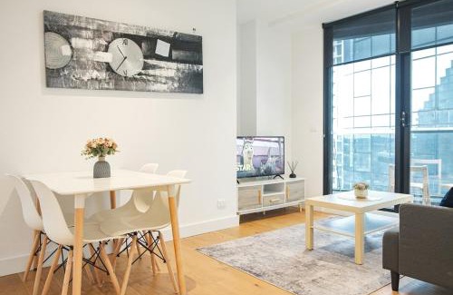 Blackburn Apartment | Box Hill Center 2br1ba View Balcony Wifi Parking