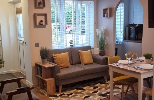 Bracknell Apartment | Boxford Lodge, Boxford Lodge - Ground Floor Apartment close to Ascot, Windsor, Lapland.