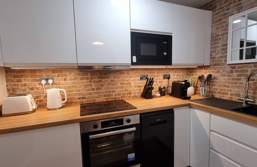 Bracknell Apartment | Boxford Lodge, Boxford Lodge - Ground Floor Apartment close to Ascot, Windsor, Lapland.