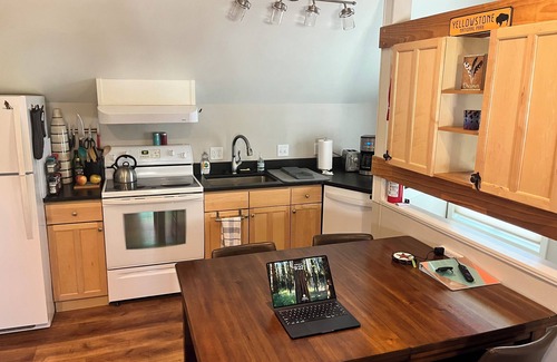 Bozeman House | Bozeman Adventure Hub-1 Bedroom w/Garage