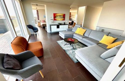 Laugaras House | Brún