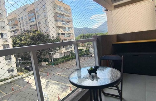 Recreio dos Bandeirantes Apartment | Luxury apartment in Recreio complete with suite, garage near the beach.