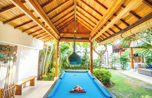Berawa Villa | BR6001 - 6 Bedroom walk to Beach Canggu/Berawa