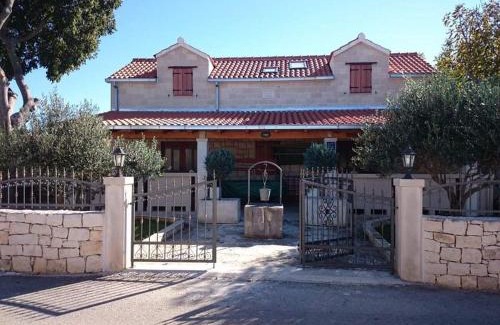Dol House | Brač Island Holiday Home With Pool And Sea View