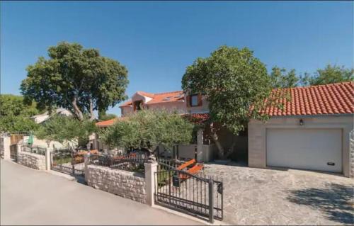 Dol House | Brač Island Holiday Home With Pool And Sea View