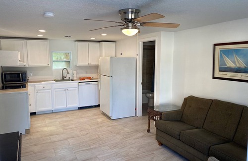 Bradenton Apartment | Bradenton duplex near downtown pier, harbor, Riverwalk & beaches. Pet friendly!