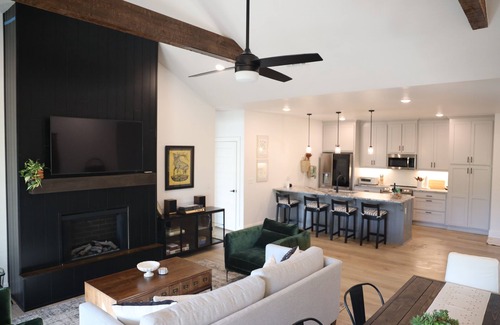 Bella Vista House | Bradford House: Hot tub, Bike-in, Bike-out, Dog Friendly, Fire-pit