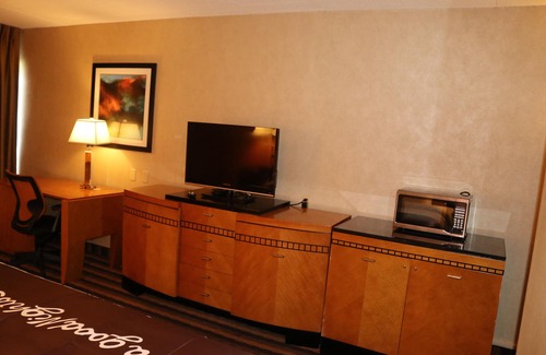 Windsor Locks Hotel | Bradley Inn