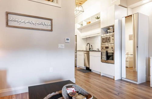 Stratford Apartment | Bradshaw Lofts: The Songbird