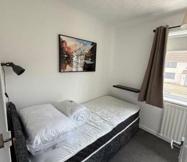 Billingham House | Braemar House - 3 Bedroom, Sleeps 5
