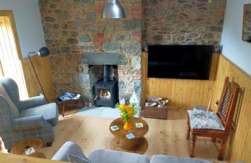 Pitlochry House | Braeside Cottage - Adorable 2 Bedroom Eco-Friendly Character Cottage