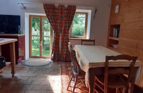 Saint-Didier-en-Donjon House | Bramble cottage