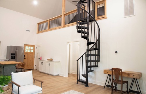 Winslow Cabin | Brambleberry Cottage on 18 acres with stocked fishing hole near Devils Den.