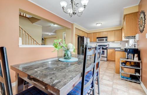 Brampton House | Brampton Retreat - Quiet 2BR Residential Area