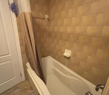 Brampton House | Brampton Special Cost Friendly Room- 24 hrs Checkin