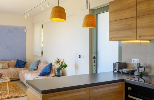 Agios Nikolaos House | Branch Suite w Shared Pool by Roots Suites