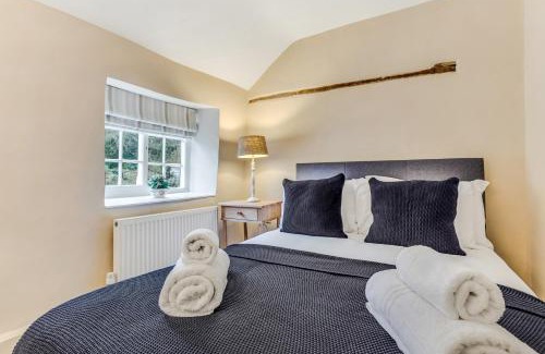 Loughborough House | Brand Hill Cottage with Hot Tub